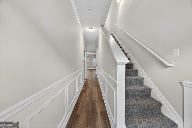 Building Photo - 4497 Ravenwood Dr