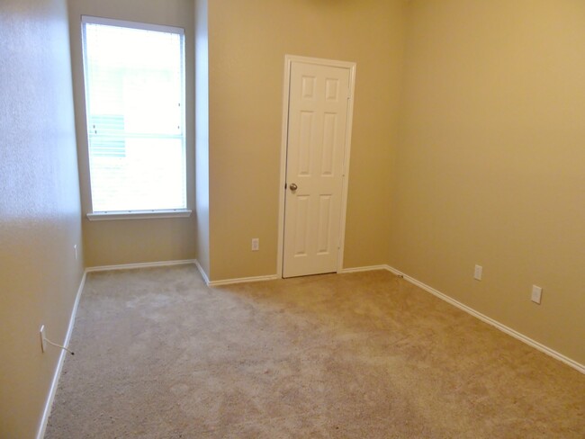 Building Photo - 3 Bedroom in Eagle Mountain-Saginaw Schools