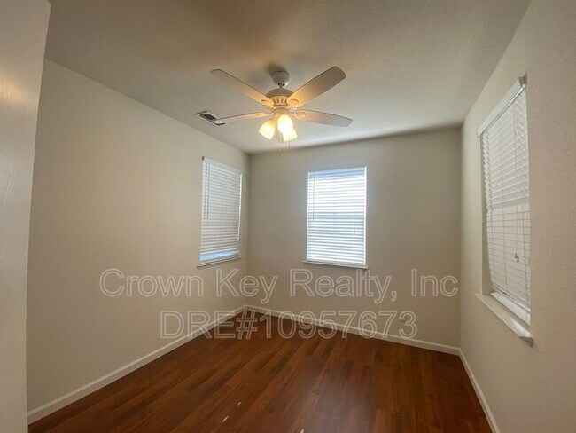 Building Photo - 297 Emory Oak Pl