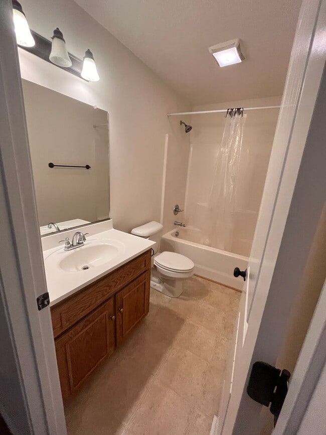 Building Photo - Beautiful townhouse in Evington! Close to ...