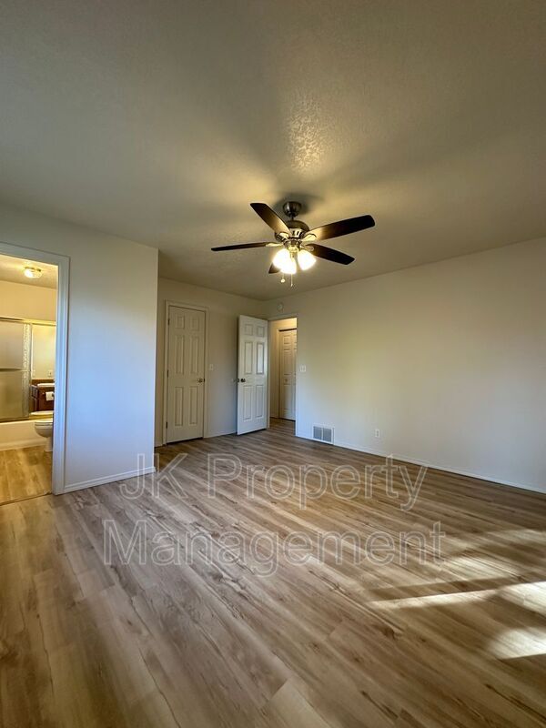 Building Photo - 608 Swan Ct