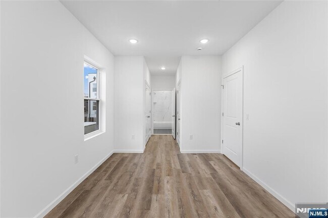 Building Photo - 51 E Main St