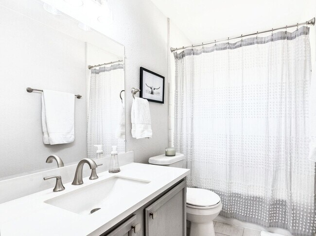 Building Photo - Lovely 3/BR 2.5/BA Modern Home with Premiu...