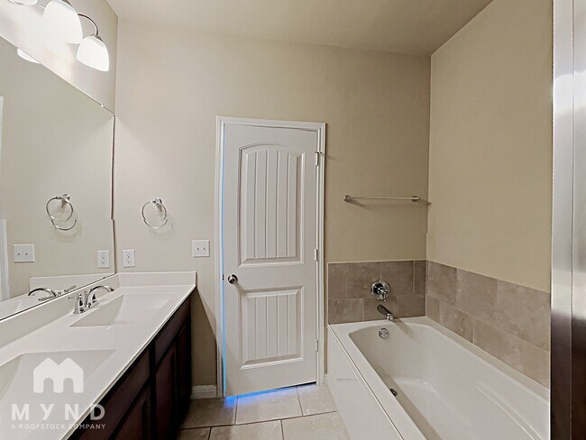 Building Photo - 429 Epiphany Ln