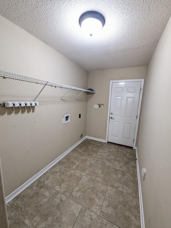 Building Photo - 9708 Parker Lake Cir