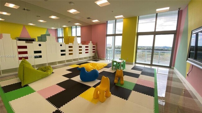 Building Photo - 2000 Metropica Wy