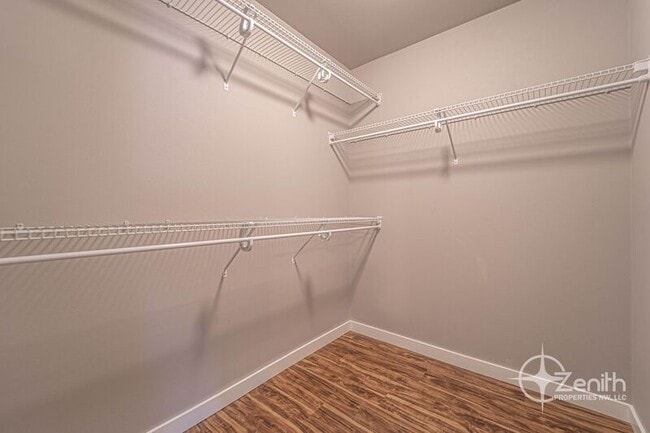 Building Photo - 5609 NE 74th Ct