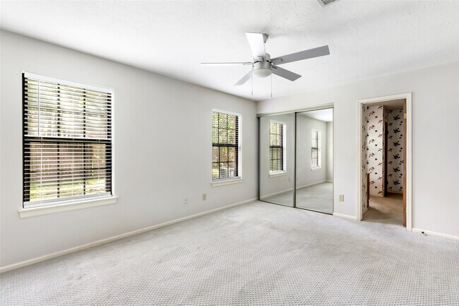 Building Photo - 3122 Lake Stream Dr