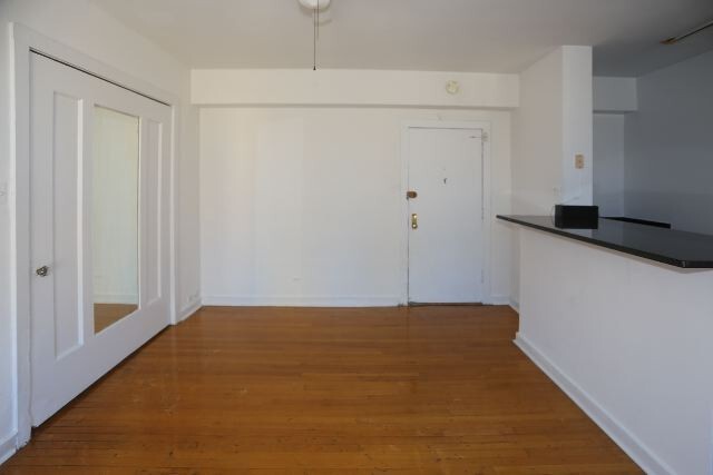 Building Photo - 941 W Carmen Ave