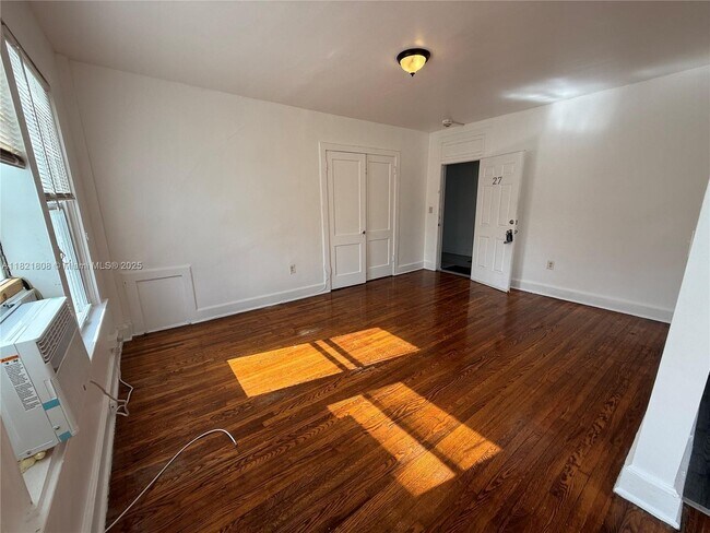 Building Photo - 177 NE 50th St