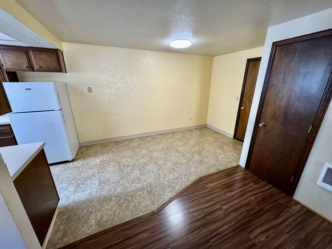 Building Photo - Duplex In South Corvallis Cul-De-Sac