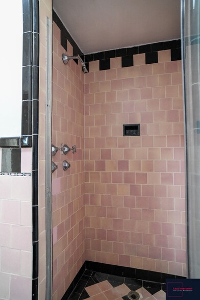 Bathroom - 1600 Clement St