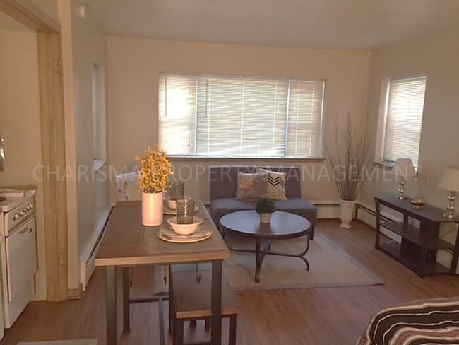 Building Photo - 700 S Summit Ave