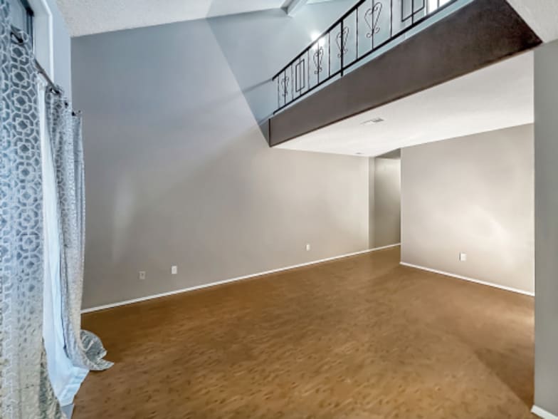 Building Photo - 405 NE 85th St