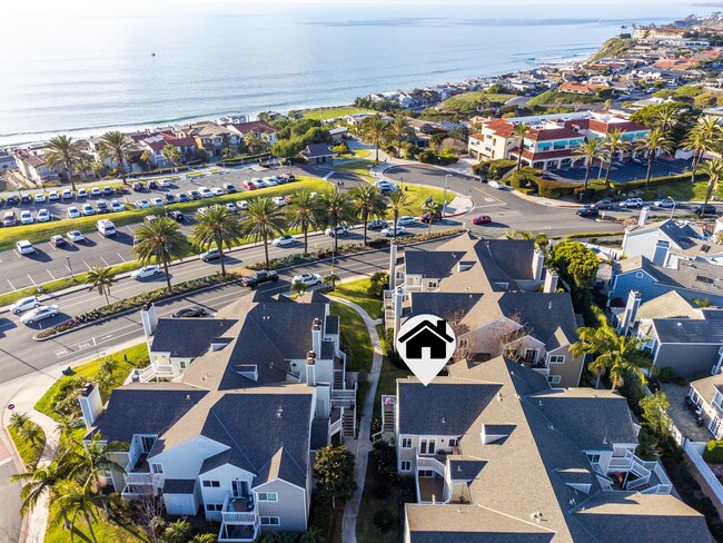 Building Photo - Remodeled 2 Bed, 2 Bath Condo with Ocean V...