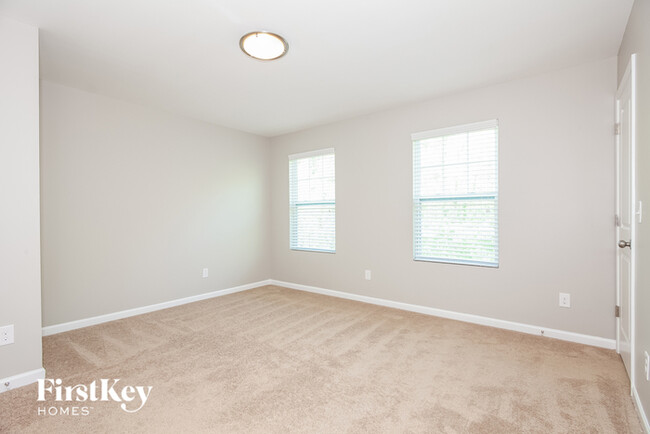 Building Photo - 8120 Dumphries Dr