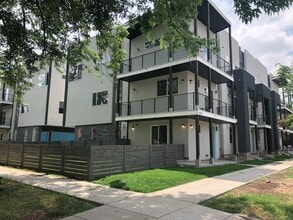Building Photo - 2030 E 20th Ave
