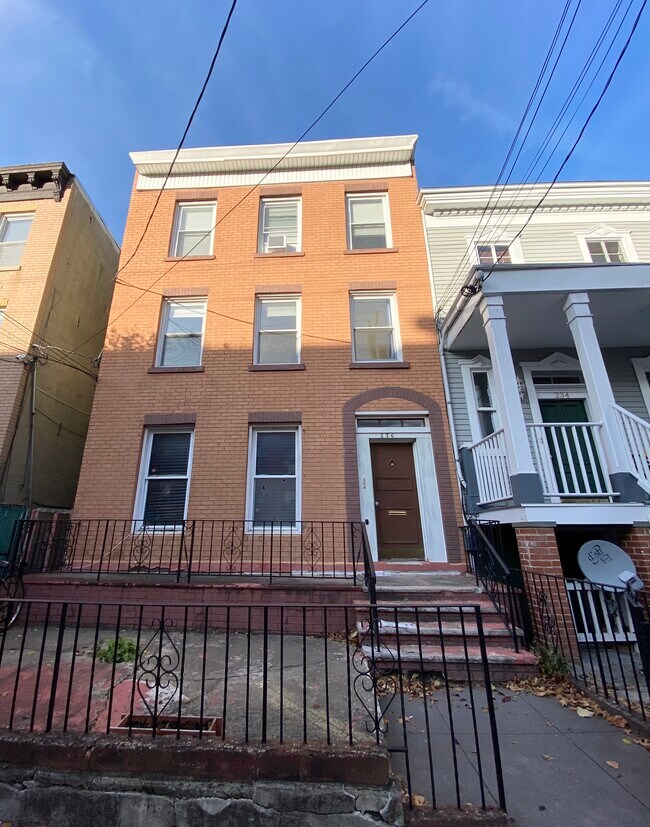 Primary Photo - 236 2nd St