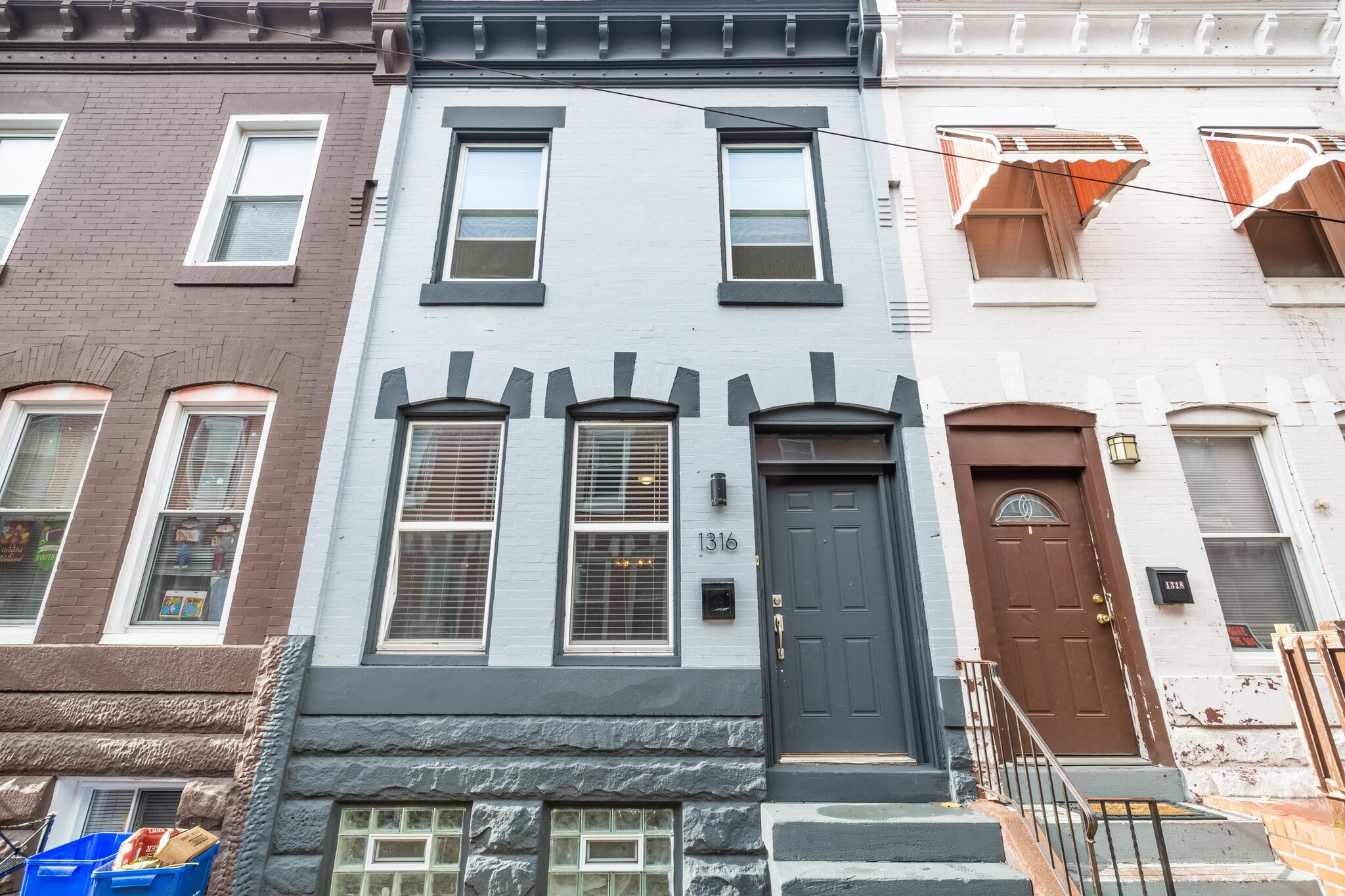 Building Photo - 1316 N Hollywood St