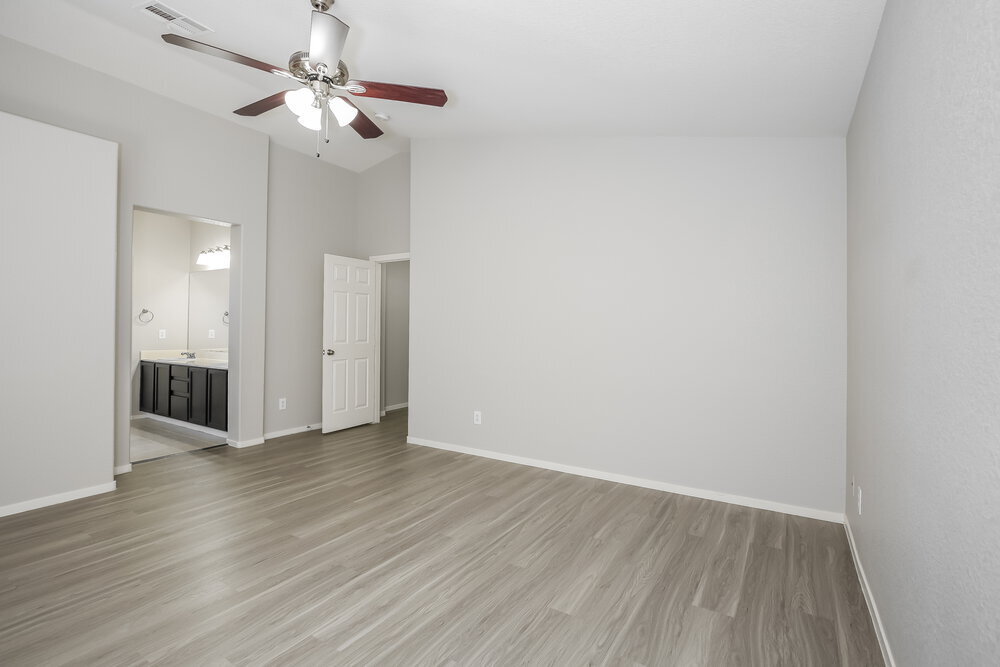 Building Photo - 6108 Soft Springs St