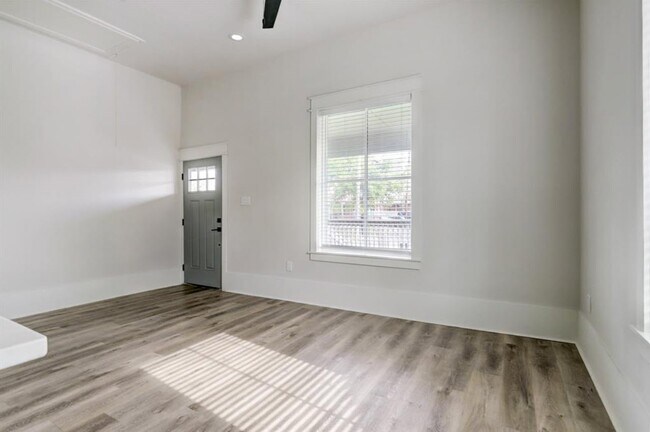 Building Photo - 5514 Barremore St