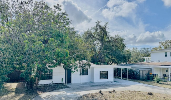 Building Photo - 2928 W Elrod Ave