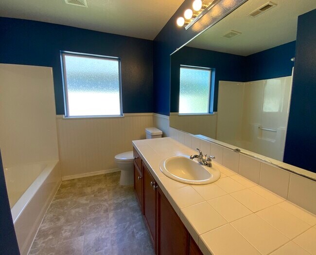 Building Photo - Gorgeous 3 Bedroom Arbor Rose Home!