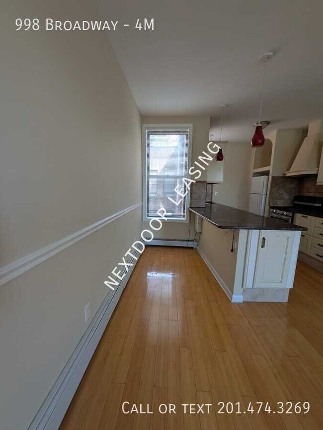 Building Photo - 998 Broadway-4M