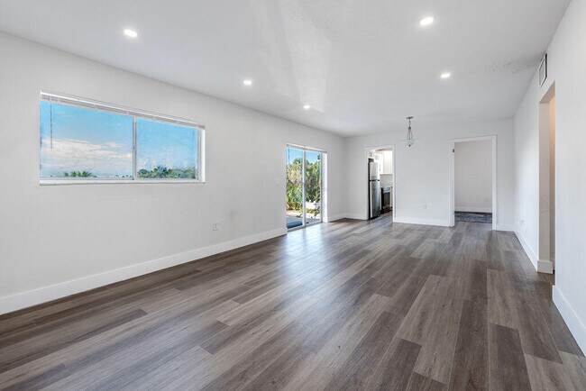 Building Photo - 1410 S Federal Hwy