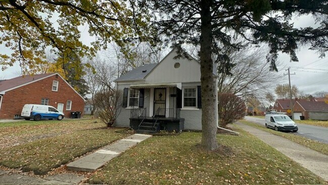 Building Photo - Three Bed 1 Bath Brick Bungalow with basement on the east-side of Detroit! Move in Ready!
