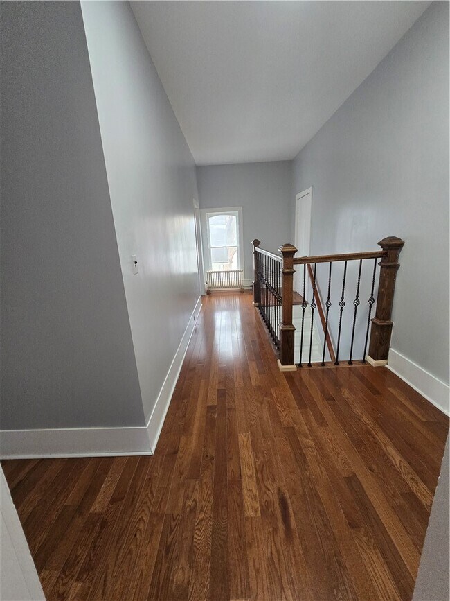 Building Photo - 41 Maple St