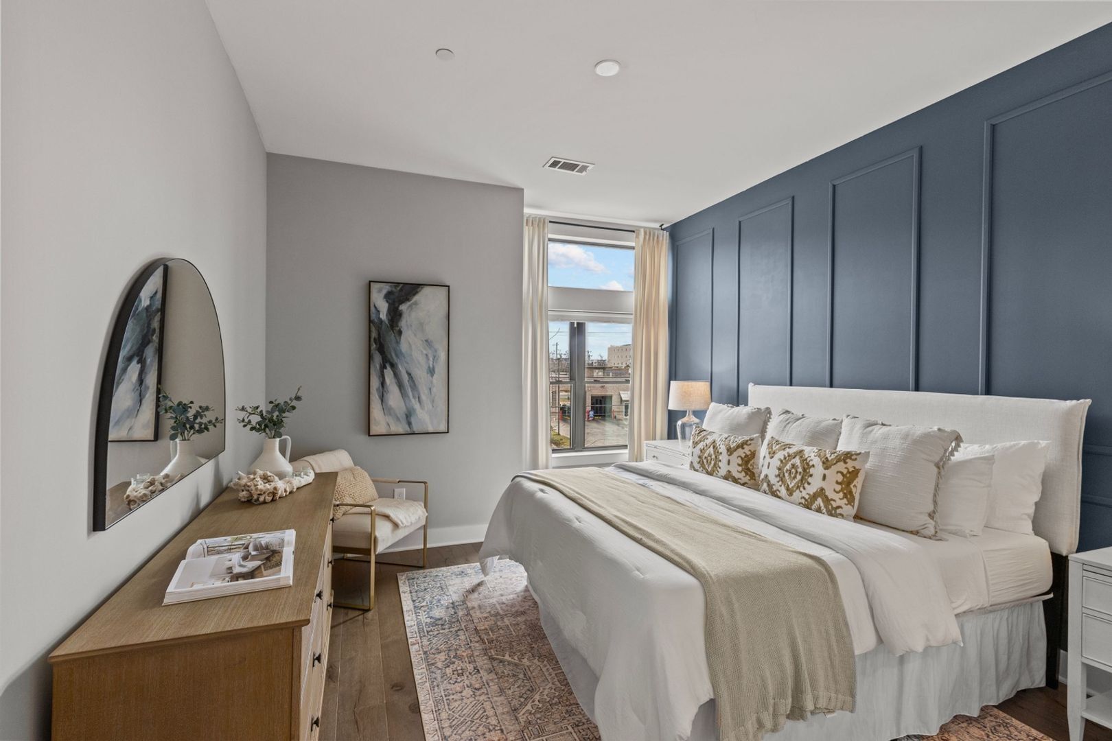 Building Photo - 2401 Euclid Ave