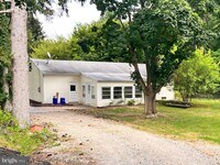 Building Photo - 19 Mayfair Ct