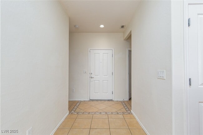 Building Photo - 7628 Fieldfare Dr