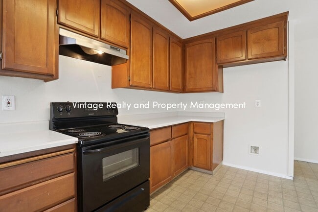 Building Photo - Back On The Rental Market Updated 3 Bedroo...