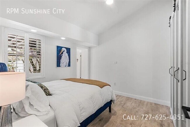 Building Photo - 14024 N Bayshore Dr