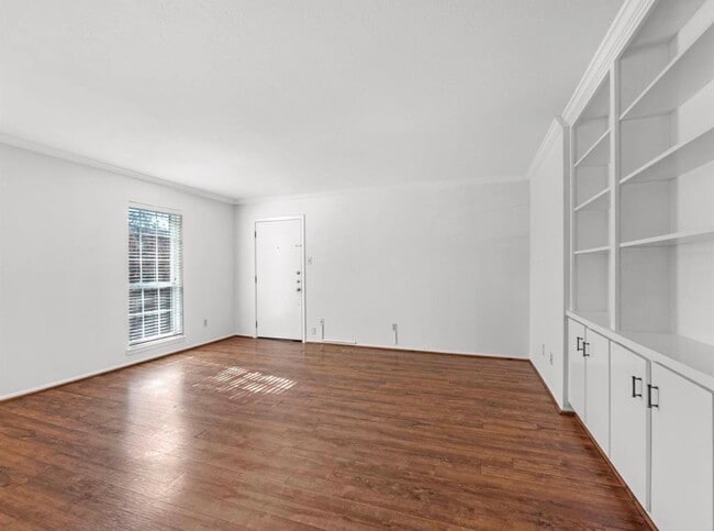 Building Photo - 6402 Del Monte Dr