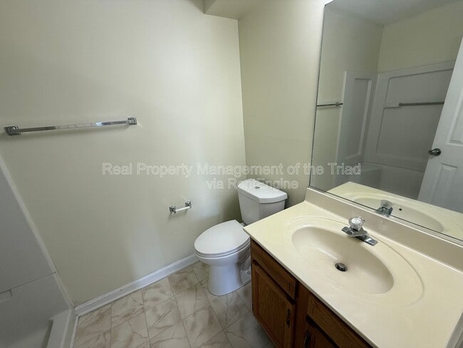 Building Photo - 5012 Lawndale Dr