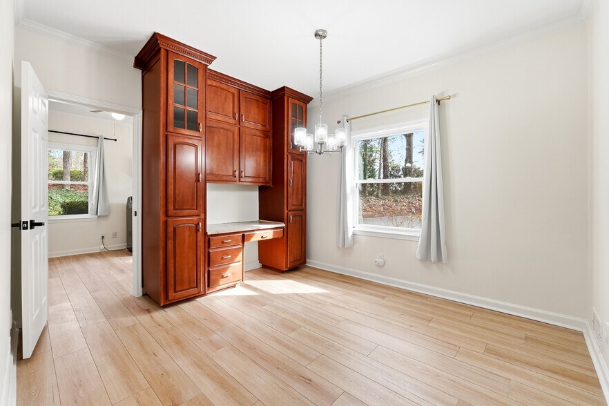 Building Photo - Room in House on River Park Dr