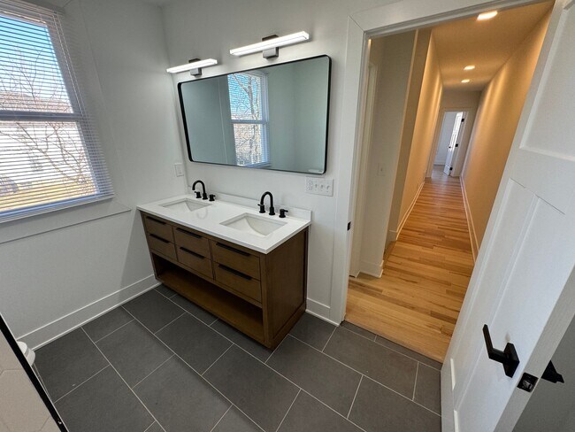 Building Photo - 2 Bedroom - Weiland Park