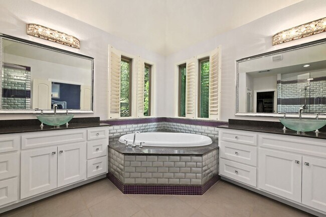 Building Photo - Fully Furnished Modern Home in Rocky Creek!