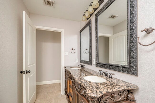 Building Photo - 2903 Savoy Pl