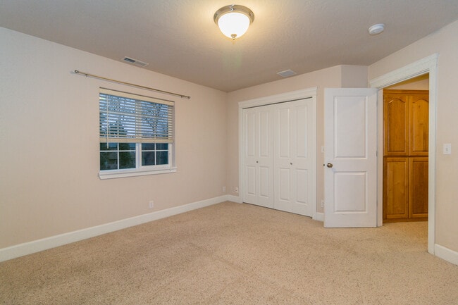 Building Photo - Wonderful 3-Bedroom,  2.5-Bath Home With Beautiful Primary Suite