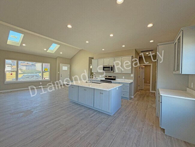 Building Photo - New Construction!  Gorgeous Home with All The Things!