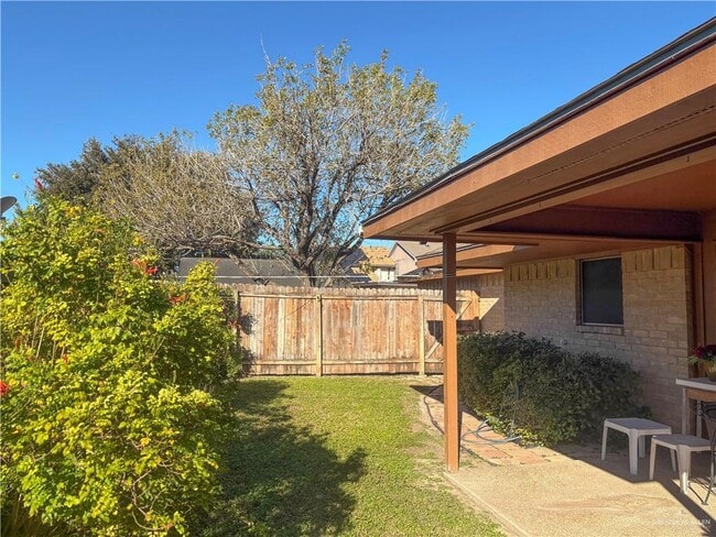 Building Photo - 5 Ichabod Ln