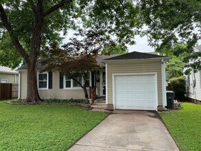 Building Photo - Close to Brookside & Riverparks!!