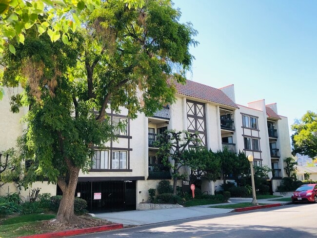 Building Photo - 515 N Jackson St