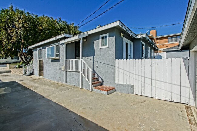 Building Photo - 2809 Carlsbad St