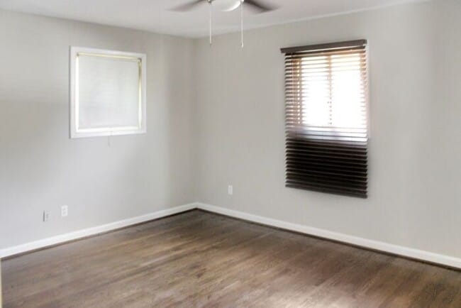 Building Photo - Charming Corner Lot Brick Home With 3-Bedr...