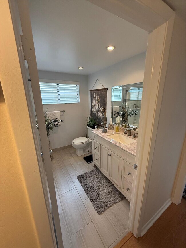 Building Photo - 15126 Ashland St